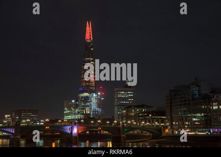 Luci di Shard display & Southwark Bridge, Londra, Inghilterra. Foto Stock