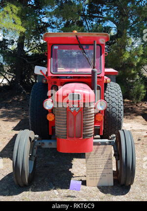 Trattore Massey Ferguson presso la potenza al Rally di Porto Milang, Sud Australia Foto Stock