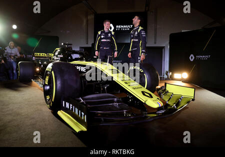 Driver Niko Hulkenberg (sinistra) e Daniel Ricciardo durante il Team Renault F1 2019 stagione lancio al Whiteways Technical Centre di Oxford. Foto Stock