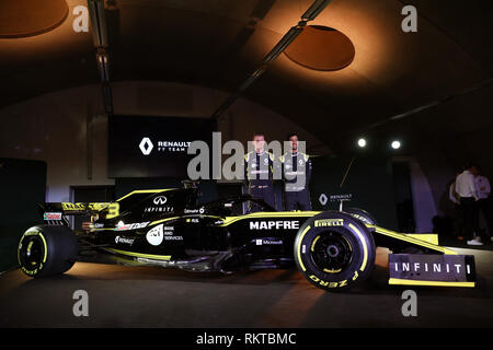 Driver Niko Hulkenberg (sinistra) e Daniel Ricciardo durante il Team Renault F1 2019 stagione lancio al Whiteways Technical Centre di Oxford. Foto Stock