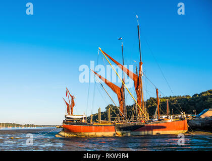 Il Tamigi chiatte Melissa e dietro di lei Xylonite sul Pin Mill. Foto Stock