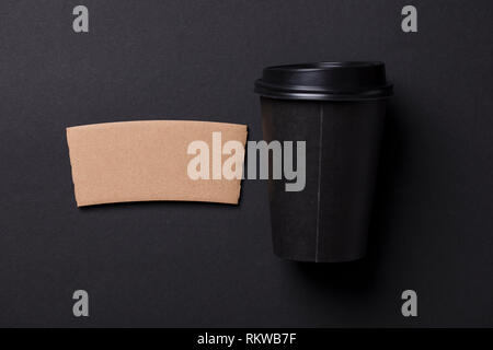 Black coffee cup con vuoto etichetta marrone Foto Stock