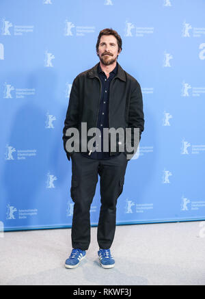 Berlino, Germania. Xi Febbraio, 2019. Attore Christian Bale del film "Vice" assiste un photocall durante la sessantanovesima Festival Internazionale del Cinema di Berlino a Berlino, Germania, 11 febbraio, 2019. Credito: Shan Yuqi/Xinhua/Alamy Live News Foto Stock