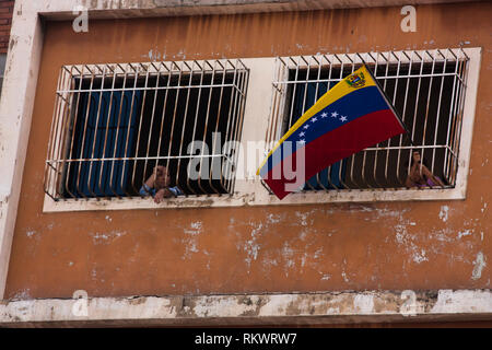 Caracas, Venezuela. 12 Feb, 2019. I dimostranti dell opposizione a Nicolás Maduro concentrato durante la gioventù del giorno per il supporto di Juan Guaidó come presidente ad interim e la richiesta di aiuti umanitari. Credito: Agustin Garcia/Alamy Live News Foto Stock