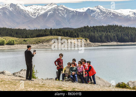 I turisti cinesi presso il Lago Pukaki, Nuova Zelanda Foto Stock