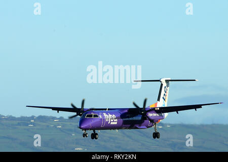 Aeromobile arrivano e partono da George Best Belfast City Airport a Belfast, Irlanda del Nord. Foto Stock