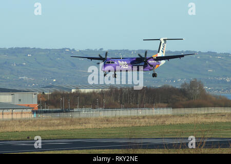 Aeromobile arrivano e partono da George Best Belfast City Airport a Belfast, Irlanda del Nord. Foto Stock