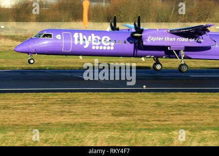 Aeromobile arrivano e partono da George Best Belfast City Airport a Belfast, Irlanda del Nord. Foto Stock