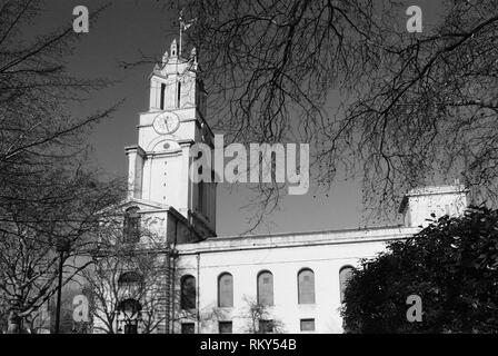 La barocca St Anne's Church, Limehouse, East London UK, in inverno Foto Stock