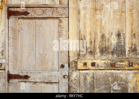 Porte in legno del centro storico stile coloniale spagnolo Home Foto Stock