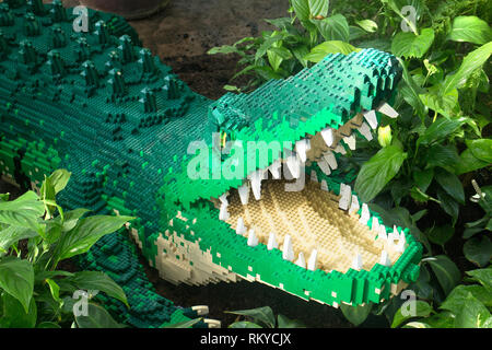 A grandezza coccodrillo lego a 'La Grande mattone Safari' 2019 ad RHS Wisley giardino, Surrey Foto Stock