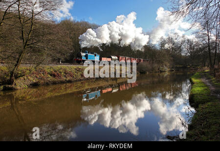 CR 419 capi lontano da Consall a Consall forge sul Churnet Valley Railway, accanto al canale. Foto Stock