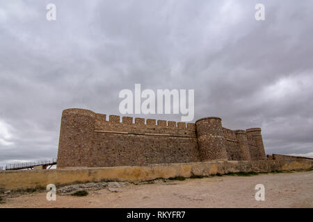 Chinchilla de Montearagon, Albacete, Spagna; Febbraio 2017: vista del castello di Chinchilla de Monte-Aragon, nella provincia di Albacete Foto Stock