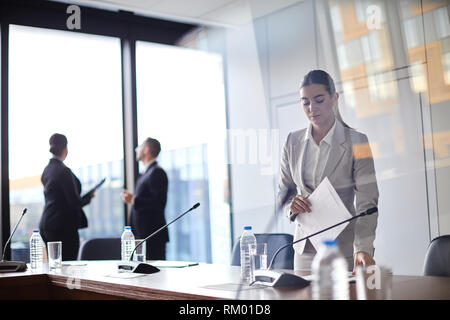 Prima della conferenza Foto Stock