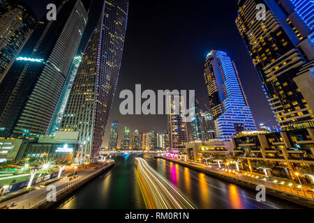Vista notturna di Dubai Marina. Foto Stock