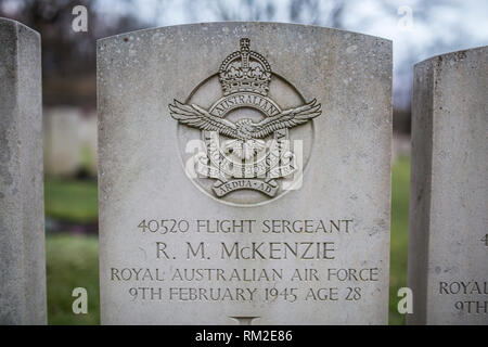 POZNAN, Polonia - 2 gennaio 2019: lapidi dei caduti della seconda guerra mondiale i soldati al Commonwealth War Graves cimitero di Poznan, Polonia. Foto Stock