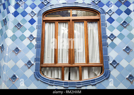 Barcellona, Spagna - 06 Luglio: Dettaglio della facciata interna della Casa Batllo su luglio 06. 2015 a Barcellona, Spagna. Il capolavoro architettonico di Antonio G Foto Stock