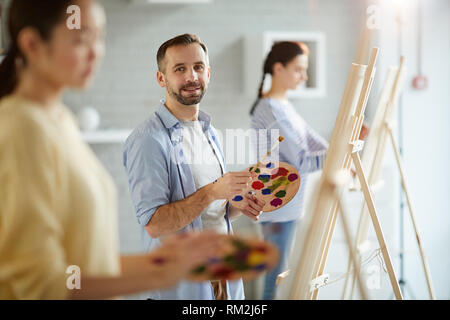 Lavorare in studio delle arti Foto Stock