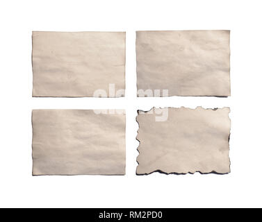 Set di vecchi pezzi di vuoto di antichi vintage sbriciolamento manoscritto cartaceo o pergamena orientato orizzontalmente isolato su bianco Foto Stock