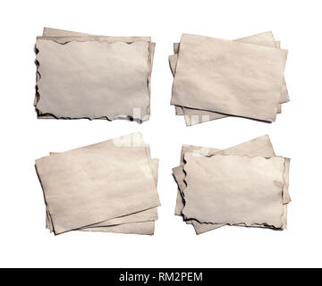 Set di vecchi pezzi di vuoto di antichi vintage sbriciolamento manoscritto cartaceo o pergamena orientato orizzontalmente isolato su bianco Foto Stock