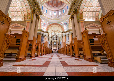 Quebec, Ott 2: vista dell'interno del famoso Santuario di Maria Regina del mondo cattedrale il Ott 2, 2018 a Quebec, Canada Foto Stock