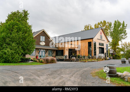 Montreal, Ott 3: ingresso di una splendida cantina il Ott 3, 2018 a Montreal, Quebec, Canada Foto Stock