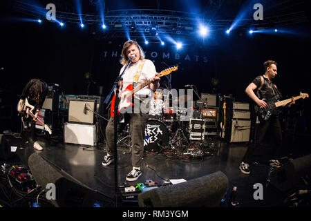 Milano, Italia. 12 Feb, 2019. L'inglese indie rock band BLOXX suona dal vivo sul palco a Fabrique apertura della mostra di vombati. Credito: Rodolfo Sassano/Alamy Live News Foto Stock