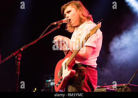 Milano, Italia. 12 Feb, 2019. L'inglese indie rock band BLOXX suona dal vivo sul palco a Fabrique apertura della mostra di vombati. Credito: Rodolfo Sassano/Alamy Live News Foto Stock