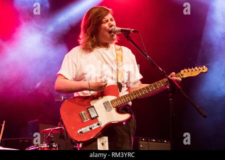 Milano, Italia. 12 Feb, 2019. L'inglese indie rock band BLOXX suona dal vivo sul palco a Fabrique apertura della mostra di vombati. Credito: Rodolfo Sassano/Alamy Live News Foto Stock