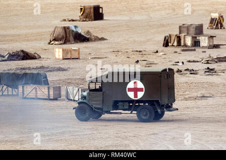 Seconda guerra mondiale, seconda guerra mondiale, seconda guerra mondiale, WW2 BBC World Two dramma chiamato World on Fire. Centinaia di addetti alla produzione, attori e soldati, e veicoli militari si sono spostati sulle sabbie costiere di St Anne’s on Sea per catturare scene di spiaggia in tempo di guerra dell’epica storia dell’evacuazione di Dunkerque dell’Esercito britannico. World on Fire è descritto come un dramma adrenalizzato, emozionalmente avvincente e risonante dopo il primo anno della seconda guerra mondiale. 1940s era, fine settimana di guerra forties, reenactment di tempo di guerra, Regno Unito Foto Stock