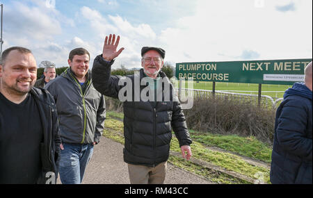 Brighton, Regno Unito. Xiii Febbraio, 2019. Racing in modo nuovamente a Plumpton Racecourse in Sussex dopo la recente sospensione delle corse di cavalli in tutta la Gran Bretagna a causa di un focolaio di influenza equina Credito: Simon Dack/Alamy Live News Foto Stock