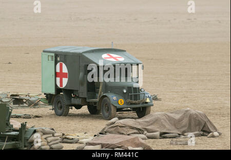 Seconda guerra mondiale, seconda guerra mondiale, seconda guerra mondiale, WW2 BBC World Two dramma chiamato World on Fire. Centinaia di addetti alla produzione, attori e soldati, e veicoli militari si sono spostati sulle sabbie costiere di St Anne’s on Sea per catturare scene di spiaggia in tempo di guerra dell’epica storia dell’evacuazione di Dunkerque dell’Esercito britannico. World on Fire è descritto come un dramma adrenalizzato, emozionalmente avvincente e risonante dopo il primo anno della seconda guerra mondiale. 1940s era, fine settimana di guerra forties, reenactment di tempo di guerra, Regno Unito Foto Stock