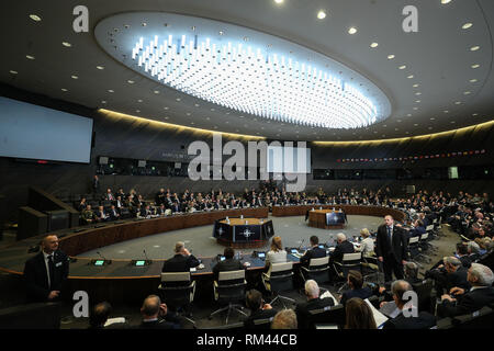 Bruxelles, Belgio. Xiii Febbraio, 2019. I ministri della difesa della NATO si è riunito presso la sede della NATO a Bruxelles, Belgio, Feb 13, 2019. Credito: Zheng Huansong/Xinhua/Alamy Live News Foto Stock