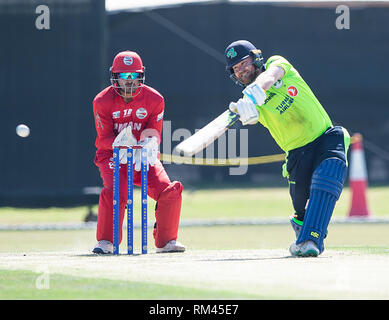 Muscat Oman. Xiii Febbraio, 2019. Pic mostra: Irlanda capitano, Paolo Stirling, sul suo modo di un superbo 71 come Irlanda prendere su Oman il primo giorno dell'Oman serie quadrangolare. Credito: Ian Jacobs/Alamy Live News Foto Stock