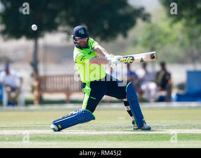 Muscat Oman. Xiii Febbraio, 2019. Pic mostra: Irlanda capitano, Paolo Stirling, sul suo modo di una multa 71 come Irlanda prendere su Oman il primo giorno dell'Oman serie quadrangolare. Credito: Ian Jacobs/Alamy Live News Foto Stock