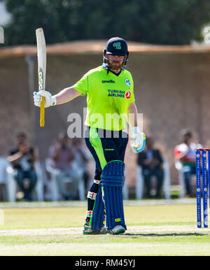 Muscat Oman. Xiii Febbraio, 2019. Pic mostra: Irlanda capitano, Paolo Stirling, raggiunge il suo mezzo secolo come Irlanda prendere su Oman il primo giorno dell'Oman serie quadrangolare. Credito: Ian Jacobs/Alamy Live News Foto Stock