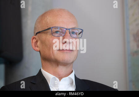 Stuttgart, Germania. Xiii Febbraio, 2019. Siegmar Nesch, Vice Presidente del Consiglio di Amministrazione di AOK Baden-Württemberg. Credito: Marijan Murat/dpa/Alamy Live News Foto Stock