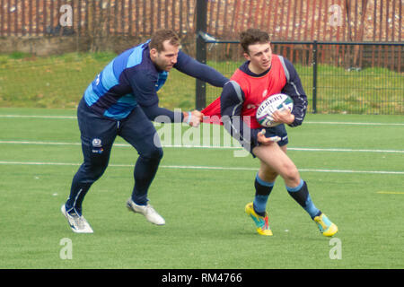 Clydebank, Scotland, Regno Unito. Il 13 febbraio, 2019. La Scozia e la Scozia U20s durante l'apertura sessione di formazione a Clydebank Community Sport mozzo, vicino a Glasgow, durante il Guinness Sei Nazioni maggese settimana. Iain McGuinness / Alamy Live News Foto Stock