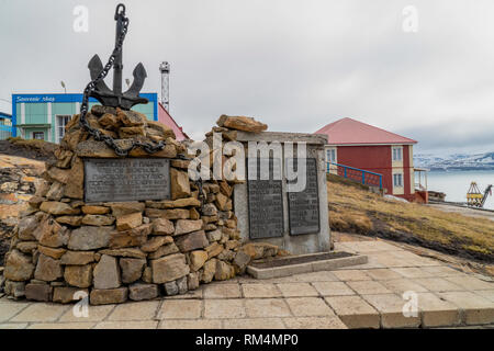 Memoriale comunista Barentsburg un carbone città mineraria, russo miniere di carbone in liquidazione Billefjorden, Spitsbergen, Norvegia Foto Stock