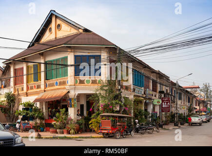 Cambogia, Kampot Provincia, Kampot city, La Java Bleue, heritage hotel restaurato in francese antico edificio coloniale. Foto Stock