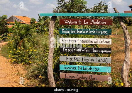 Cambogia, Kampot Provincia, Kampot, Bosjheng, Kon Sat, l'agricoltura, la Plantation, segni al pepe plantation ingresso Foto Stock