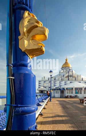 Pomeriggio invernale sul Eastbourne Pier in East Sussex, Inghilterra. Foto Stock