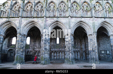 Rovinato Holyrood Abbey a Palazzo di Holyroodhouse ad Edimburgo, Scozia, Regno Unito Foto Stock