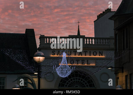 Il Salutation Hotel, midwinter, al crepuscolo in Perth, Scotland, Regno Unito Foto Stock