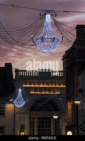 Il Salutation Hotel, midwinter, al crepuscolo in Perth, Scotland, Regno Unito Foto Stock