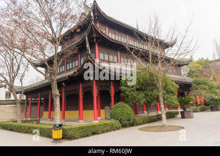 ZHOUZHUANG, Jiangsu, Cina - 14 dicembre 2018 : Pavilion Quanfu nel tempio che è uno dei più importanti punti panoramici in Zhouzhuang Foto Stock