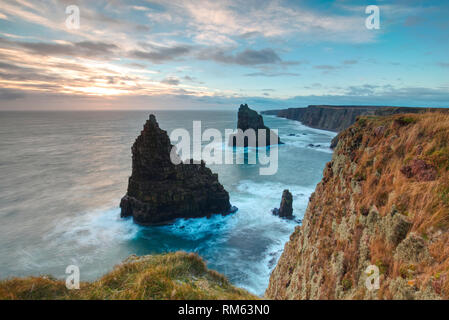Mare Duncansby pile, Caithness Foto Stock