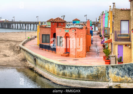 CAPITOLA, CA/STATI UNITI D'America - 15 febbraio 2014: Capitola Hotel Veneziano e Capitola State Beach. Foto Stock