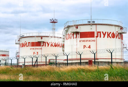 Regione di Kaliningrad, Russia, 1 luglio 2018. Raffineria Lukoil. Unità di raffineria di petrolio. Terminale olio complesso di Lukoil LLC. Foto Stock