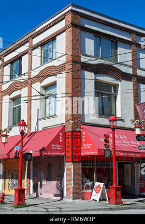 Vancouver, B.C., Canada - Luglio 6, 2012: vista in dettaglio di una casa all'angolo Columbia e Pender Street a Chinatown, Vancouver, Canada Foto Stock